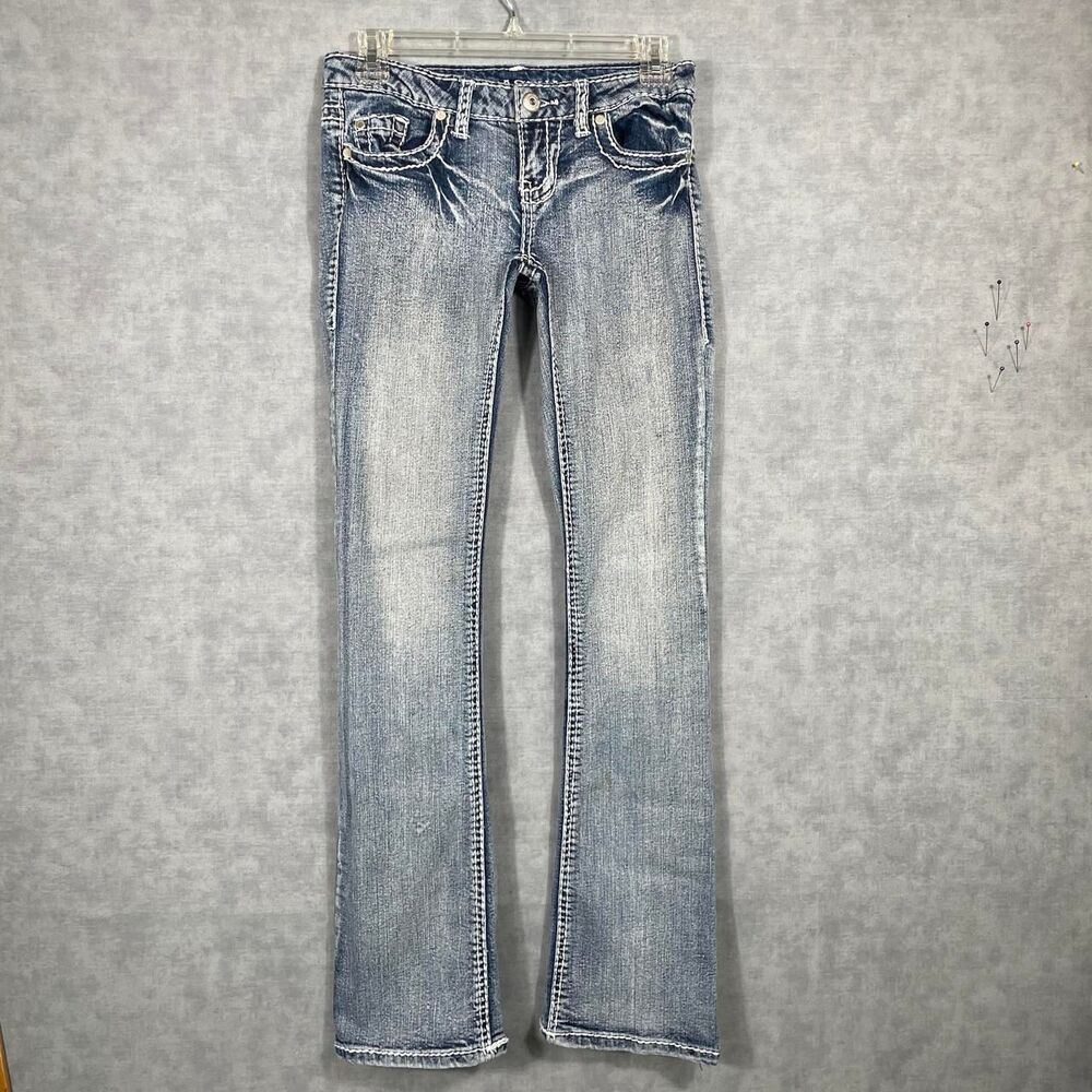 Low rise Y2K jeans.
